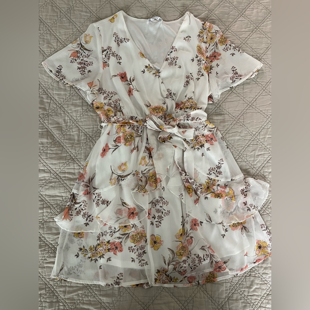 Uguest Fall Floral Flattering Flutter Sleeve Dress